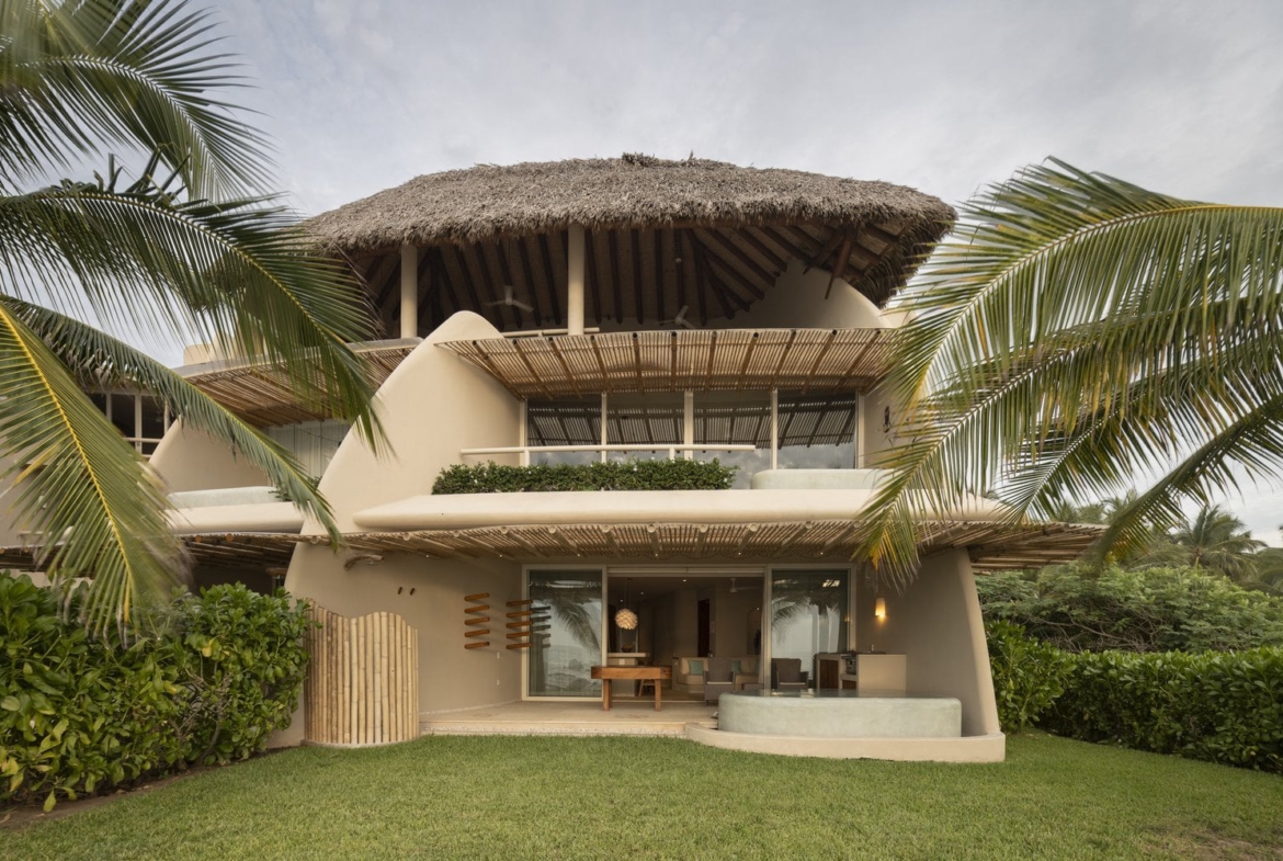los-panchos-beachfront-for-sale
