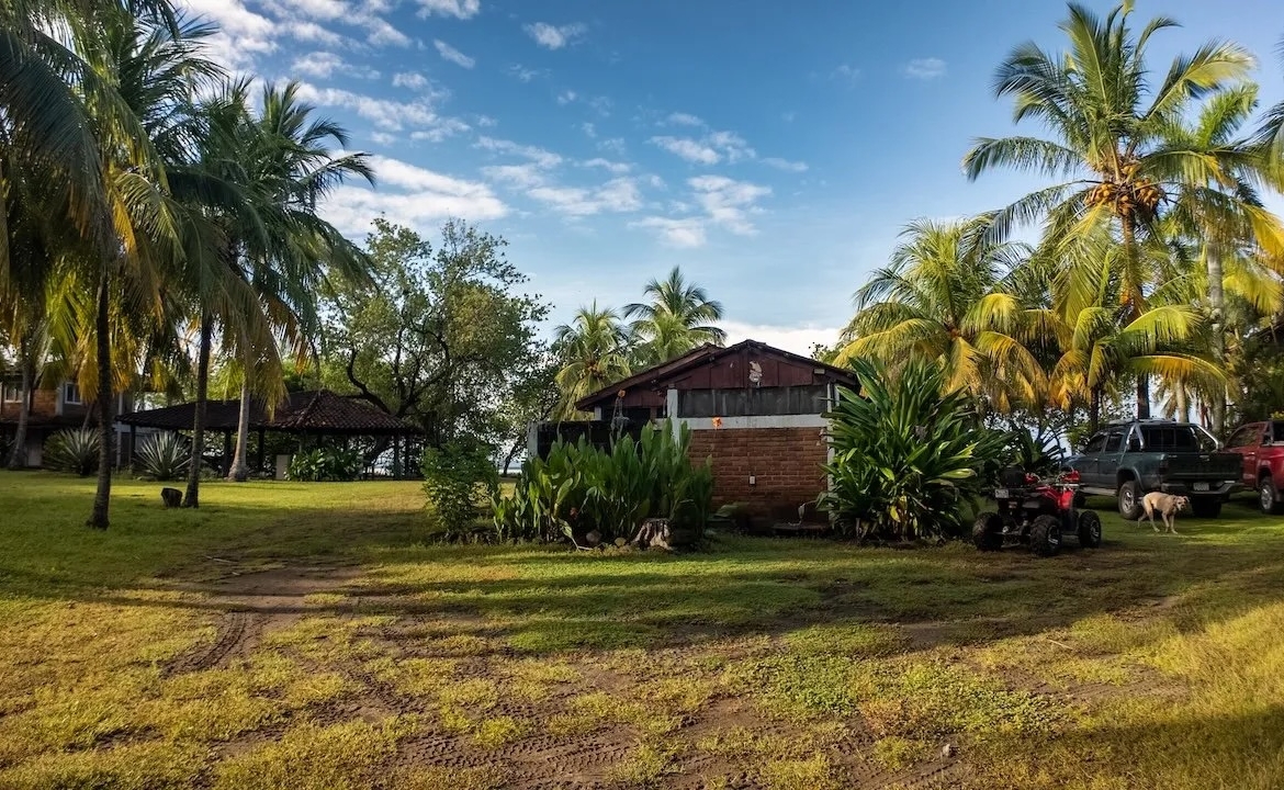 beachfront-surf-resort-investment-nicaragua