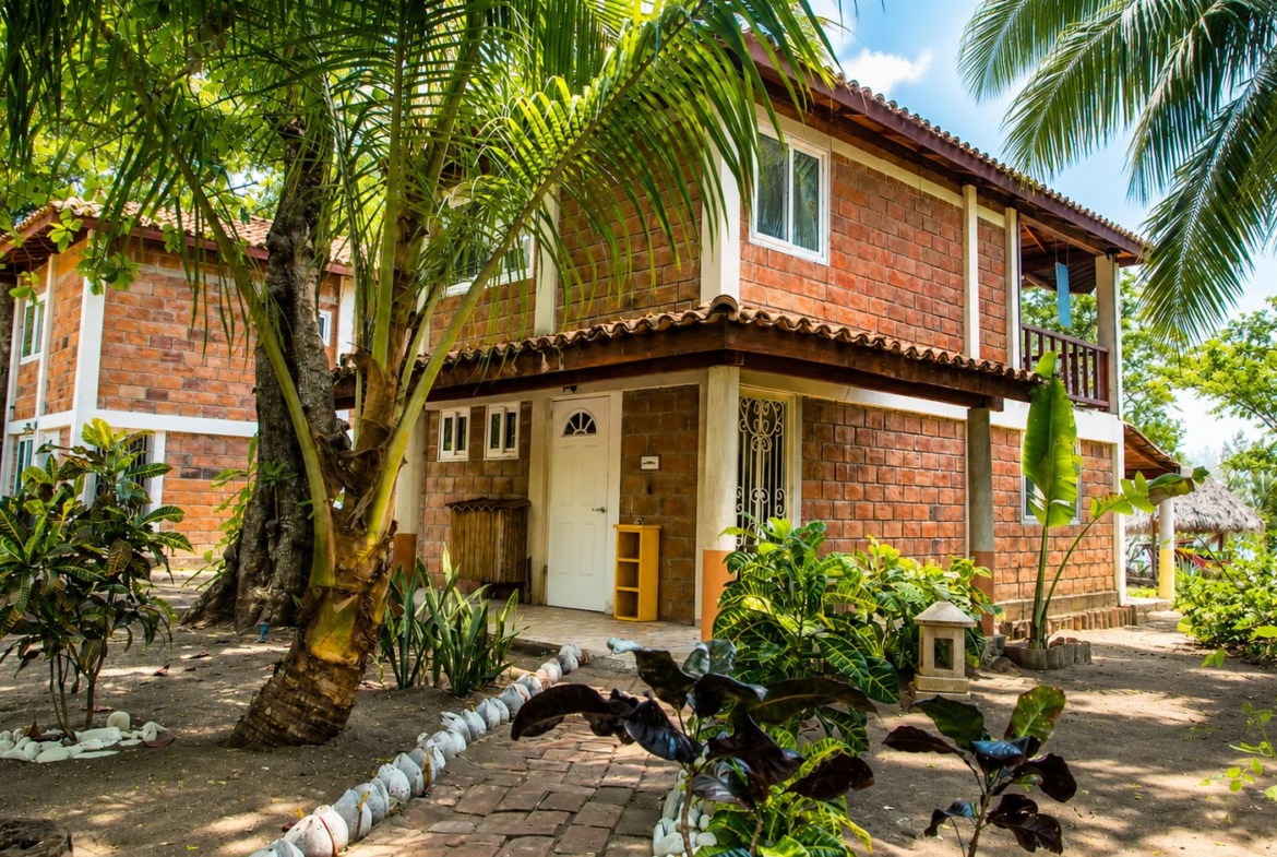 beachfront-surf-resort-mechapa-nicaragua