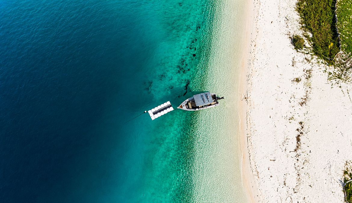 tropical-heaven-private-mentawai-islands-oceanfront-residence-boat