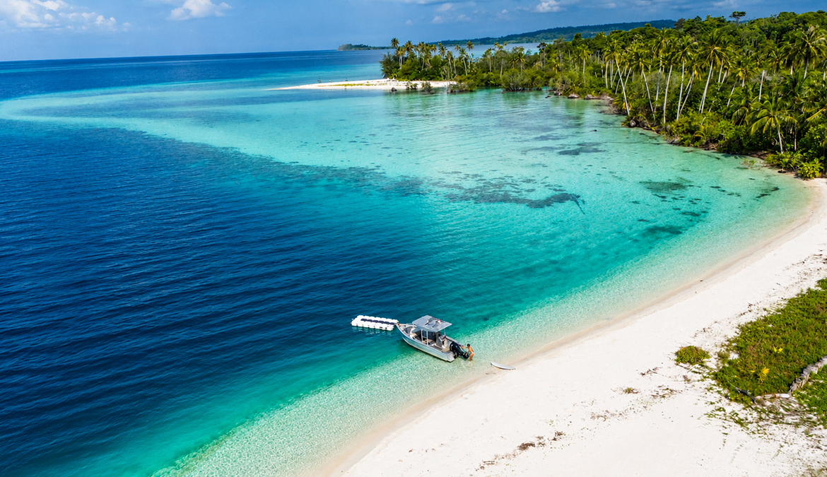 tropical-heaven-private-mentawai-islands-oceanfront-residence-boat